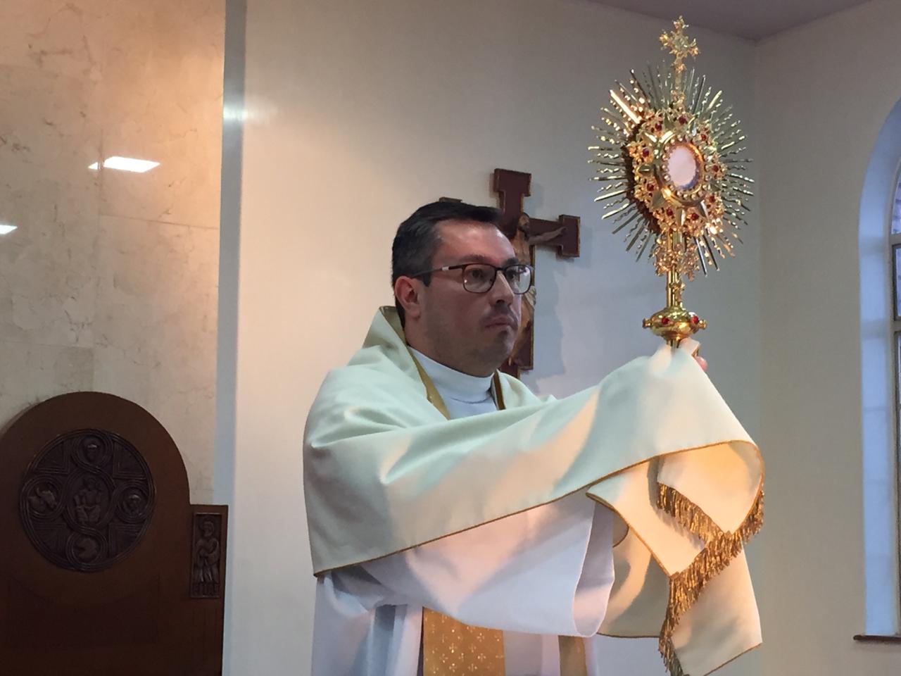 Adoración eucarística vocacional