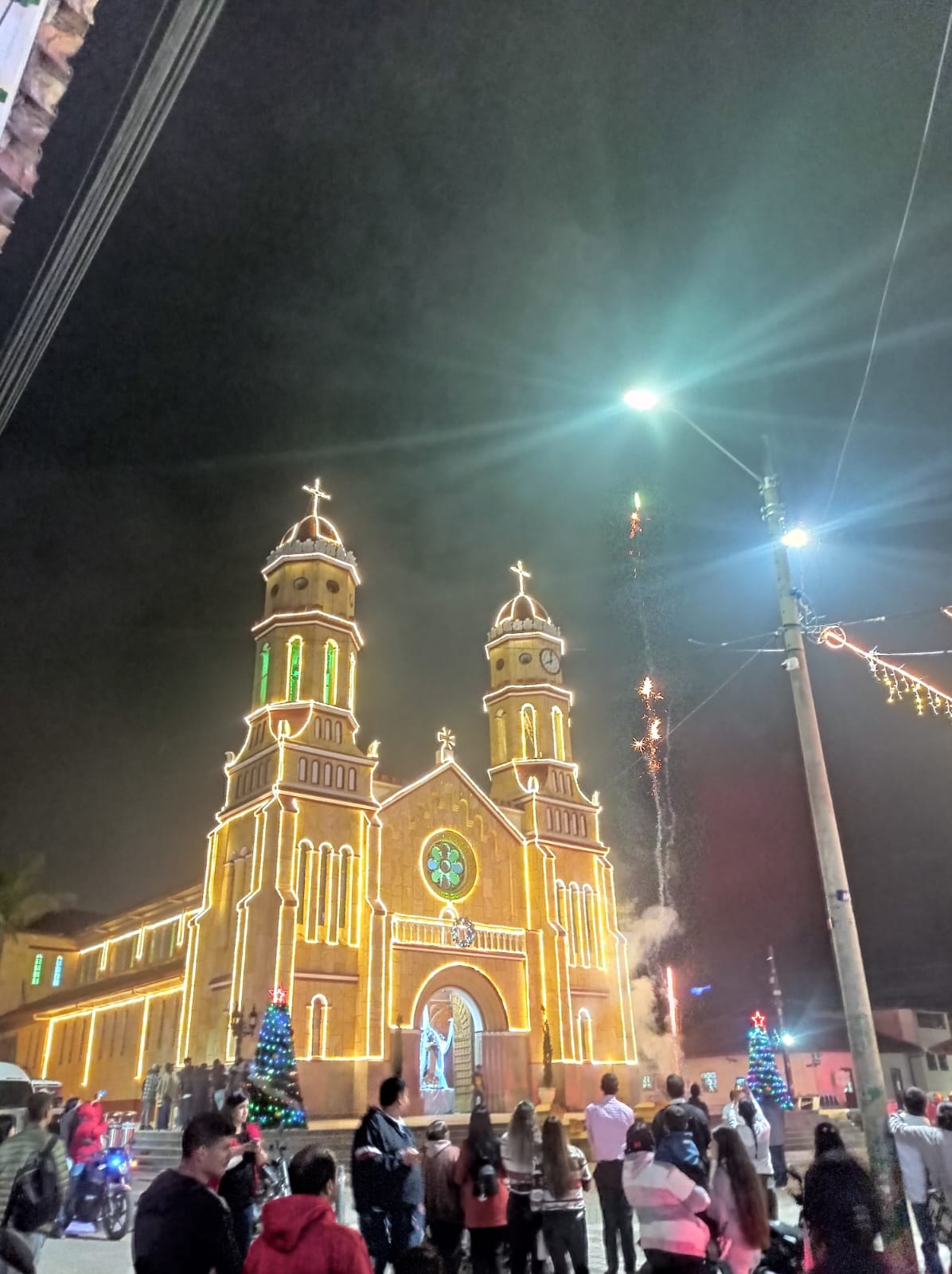 ILUMINACIÓN DEL TEMPLO FACHADA EXTERNA