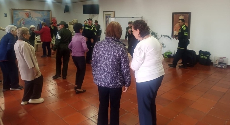 Reunión personas mayores agosto